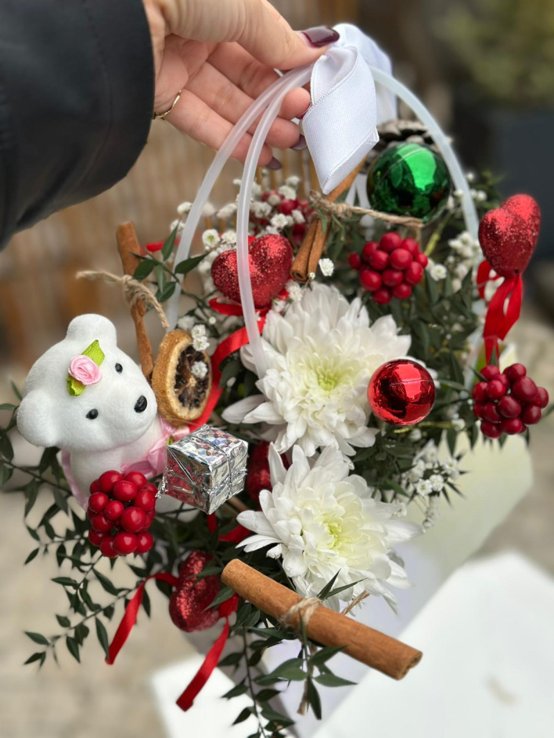 BEYAZ ÇANTADA AYICIKLI KOKİNA