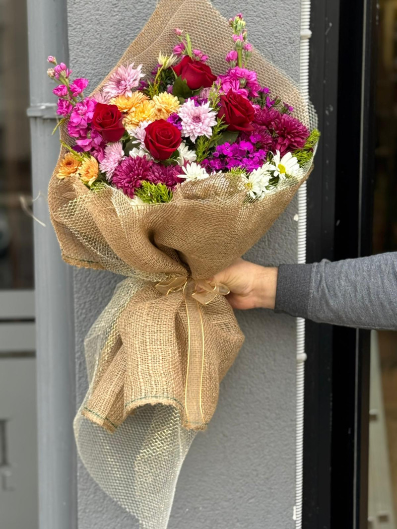 XXL KARIŞIK SAMAN KAĞITLI BUKET