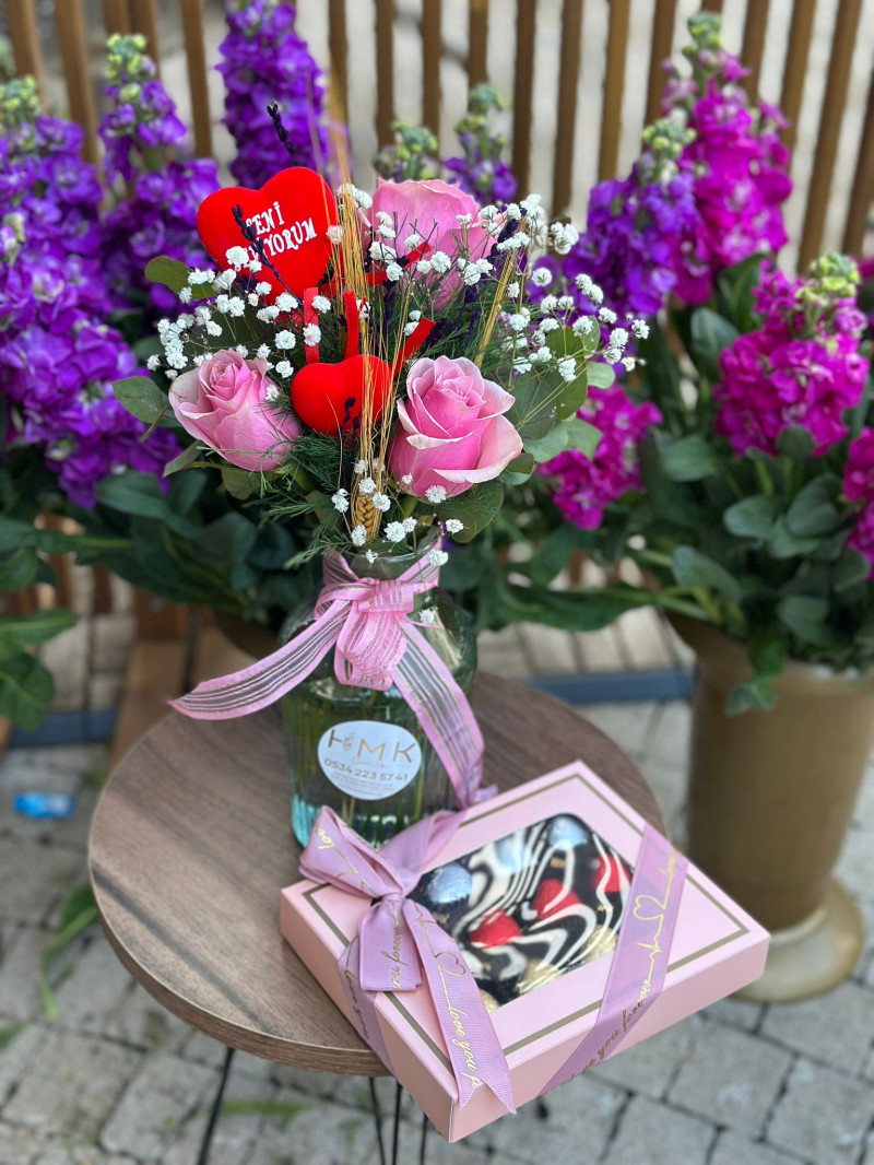 VAZODA 3 PEMBE GÜL ÇİKOLATA